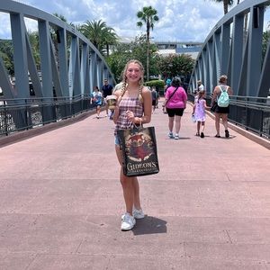 Meet your Posher, Mara